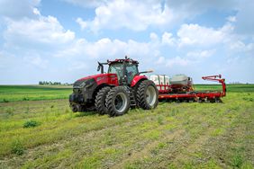 Case IH Magnum 280 in field